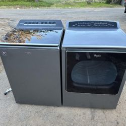 Whirlpool Washer And Gas Electric Dryer Laundry Set