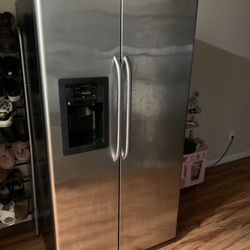 Refrigerator 
