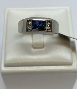 10K Gold Sapphire Diamond Ring. 