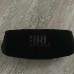 JBL charge 5 black large