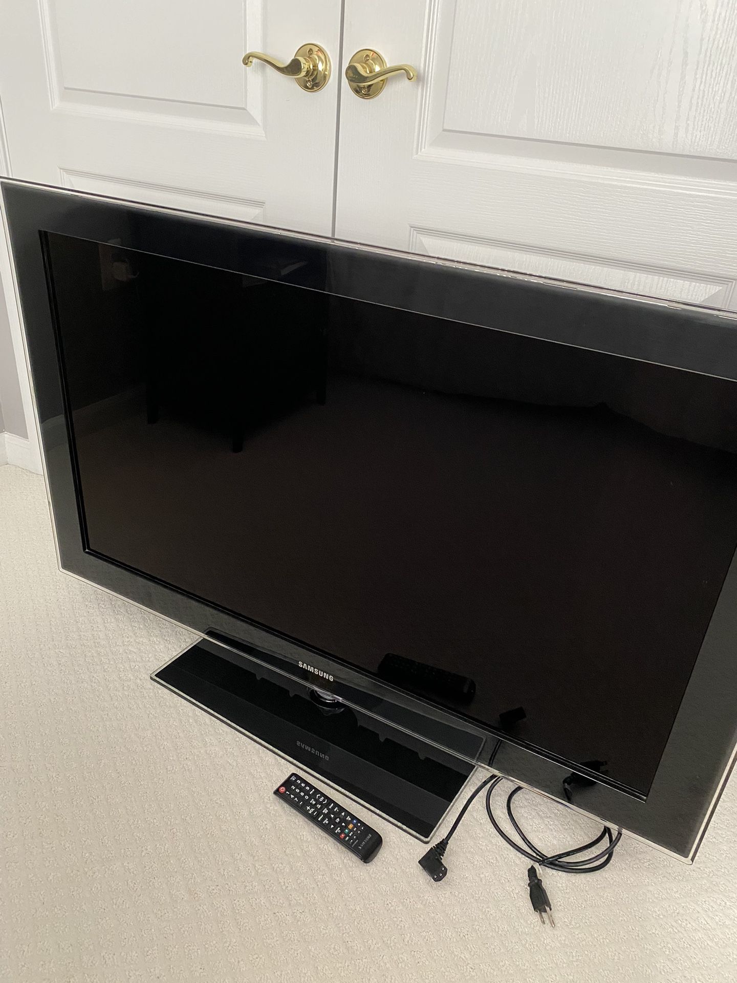 45 Inch Samsung Flatscreen TV