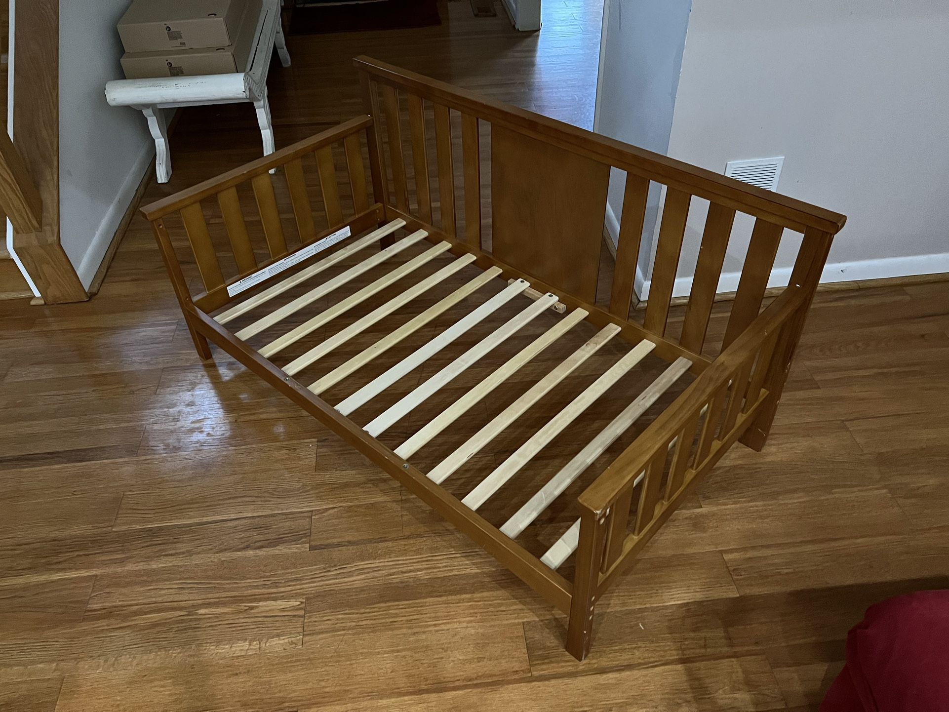 EXCELLENT Toddler Daybed Frame (FREE Crib Wedge)