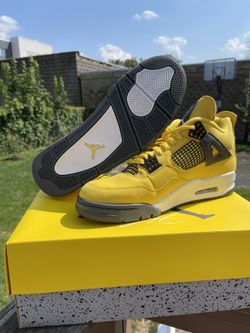 Jordan 4 Lightning⚡️Exclusive Access mens size 10.5 “This is a personal pair so the price is FIRM!!!” 