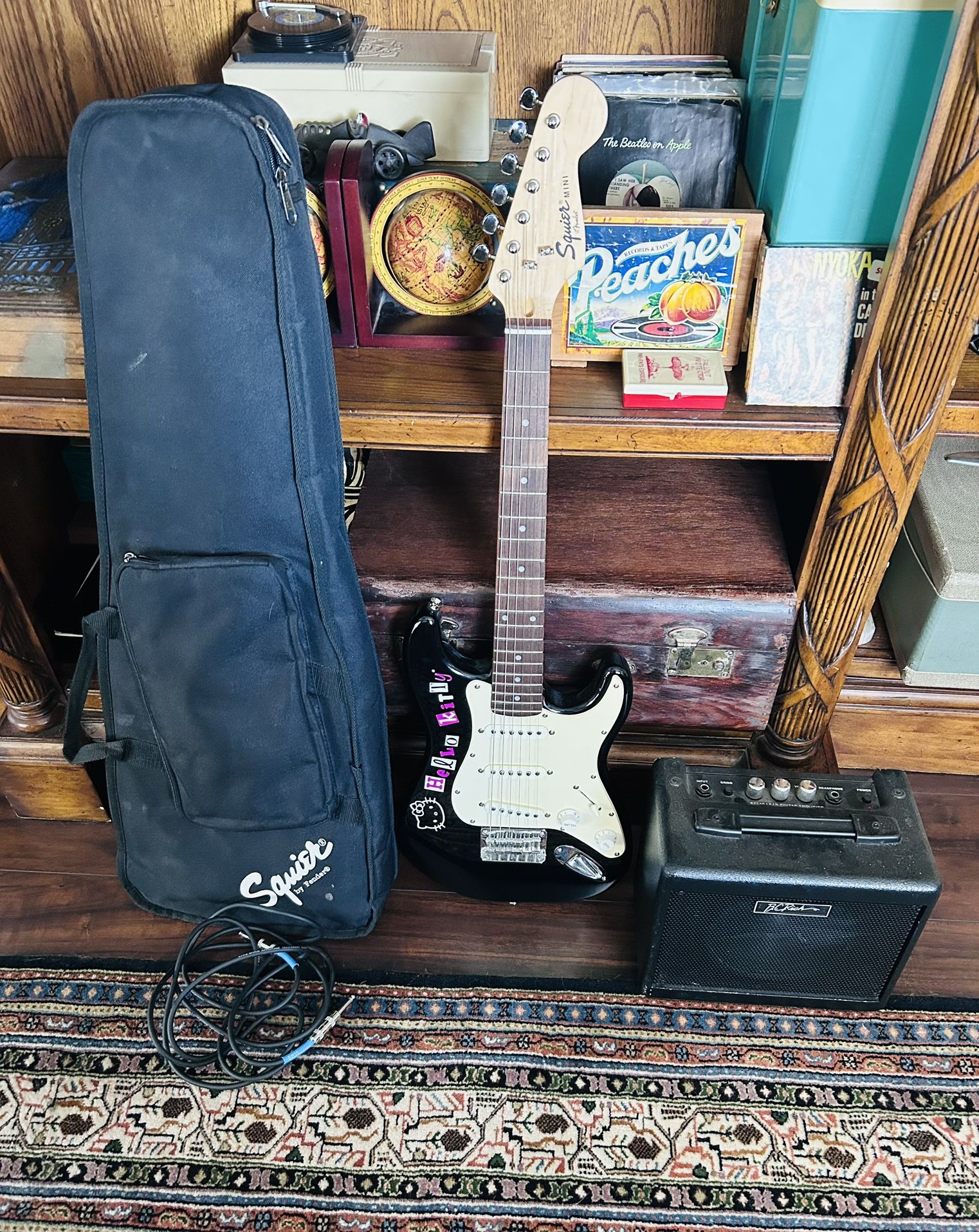 SQUIER MINI HELLO KITTY STRATOCASTER & AMPLIFIER