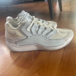 KD 18 size 6.5 for women shoes