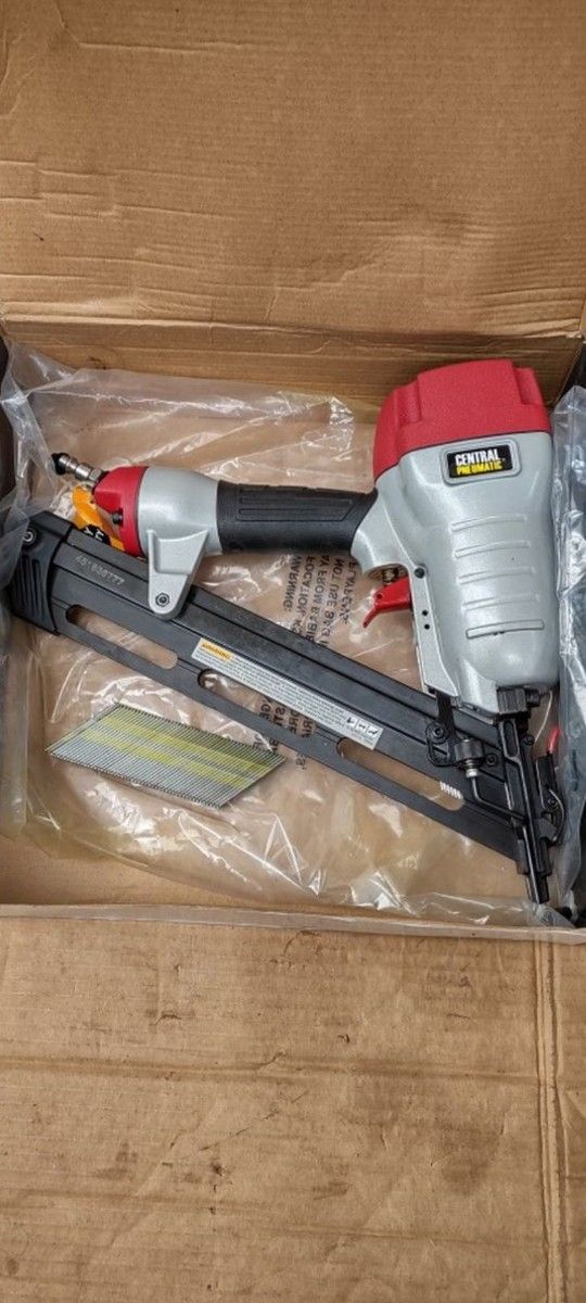 Central Pneumatic 34° Finish Nailer