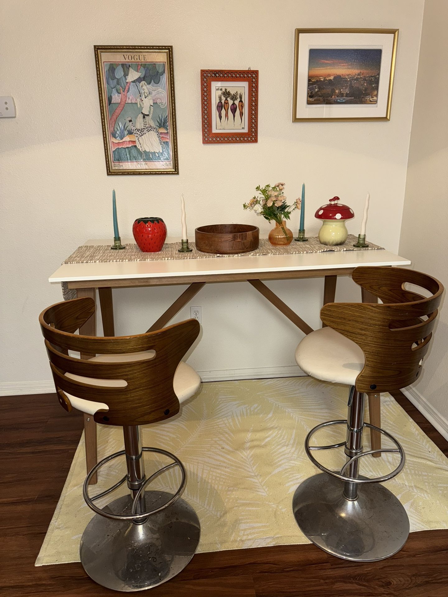 Table + Vintage Retro Adjustable Stools