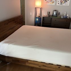 ZINUS Tricia Wood Platform Bed Frame with Adjustable Headboard