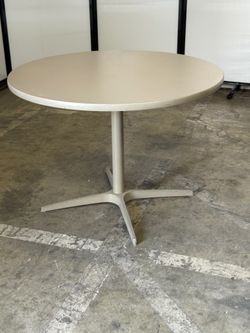 Knoll pewter 42"W round table with silver base