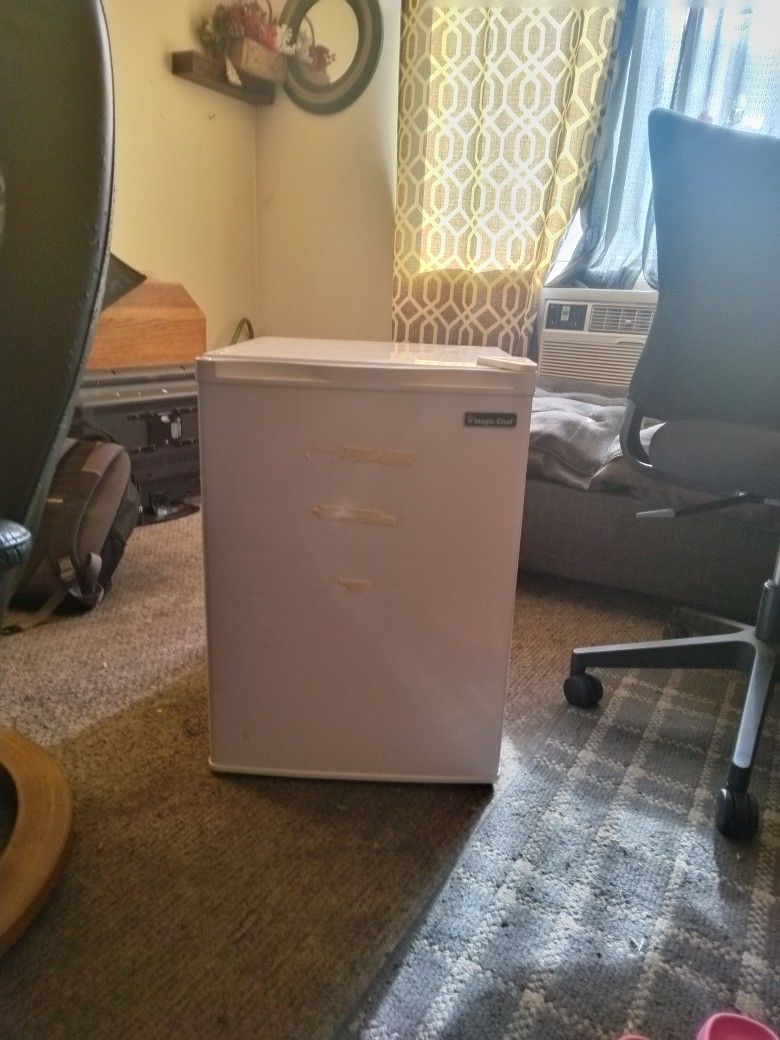 Magic Chef Mini Fridge And Freezer