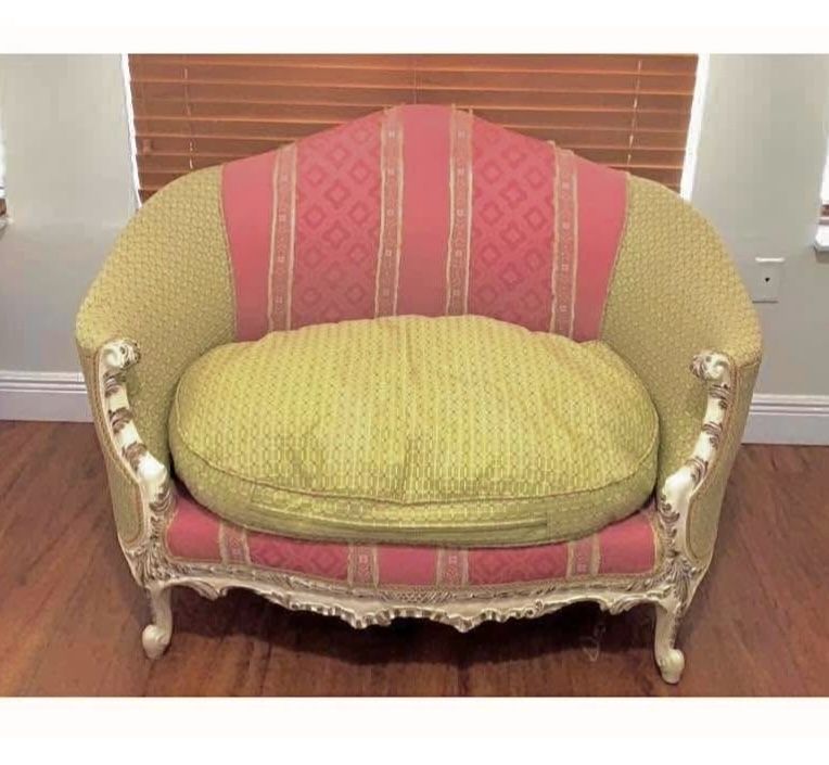 Antique sofa Cabriole Style. 💕 Please Read description
