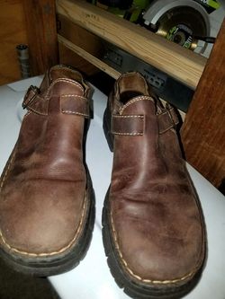 Woman's 9.5 wedge leather shoes