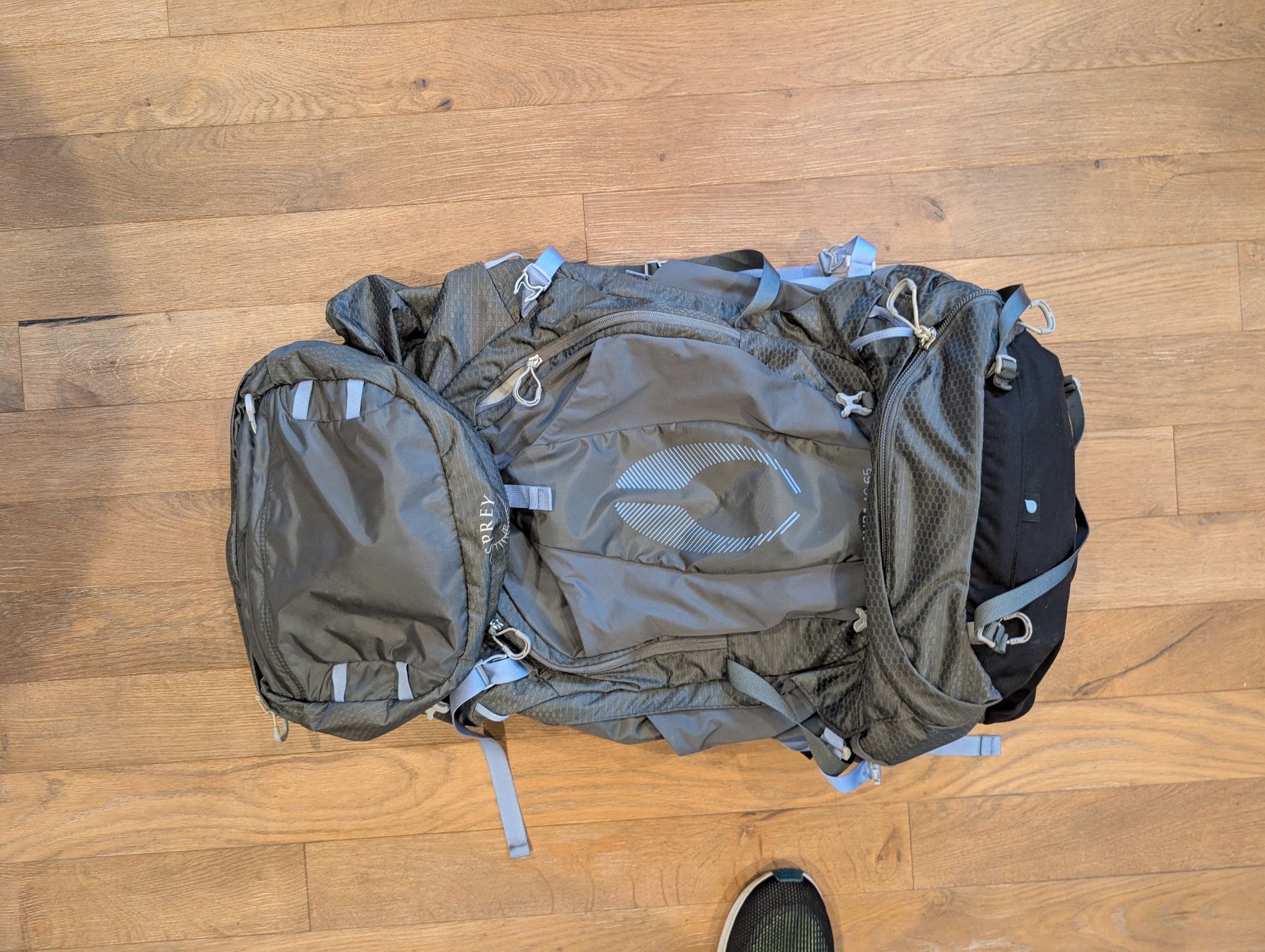 Osprey Aura AG 65 Pack Women’s Camping Backpack & Accessory 