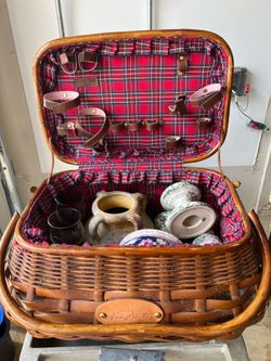 Van Niette wicker picnic basket