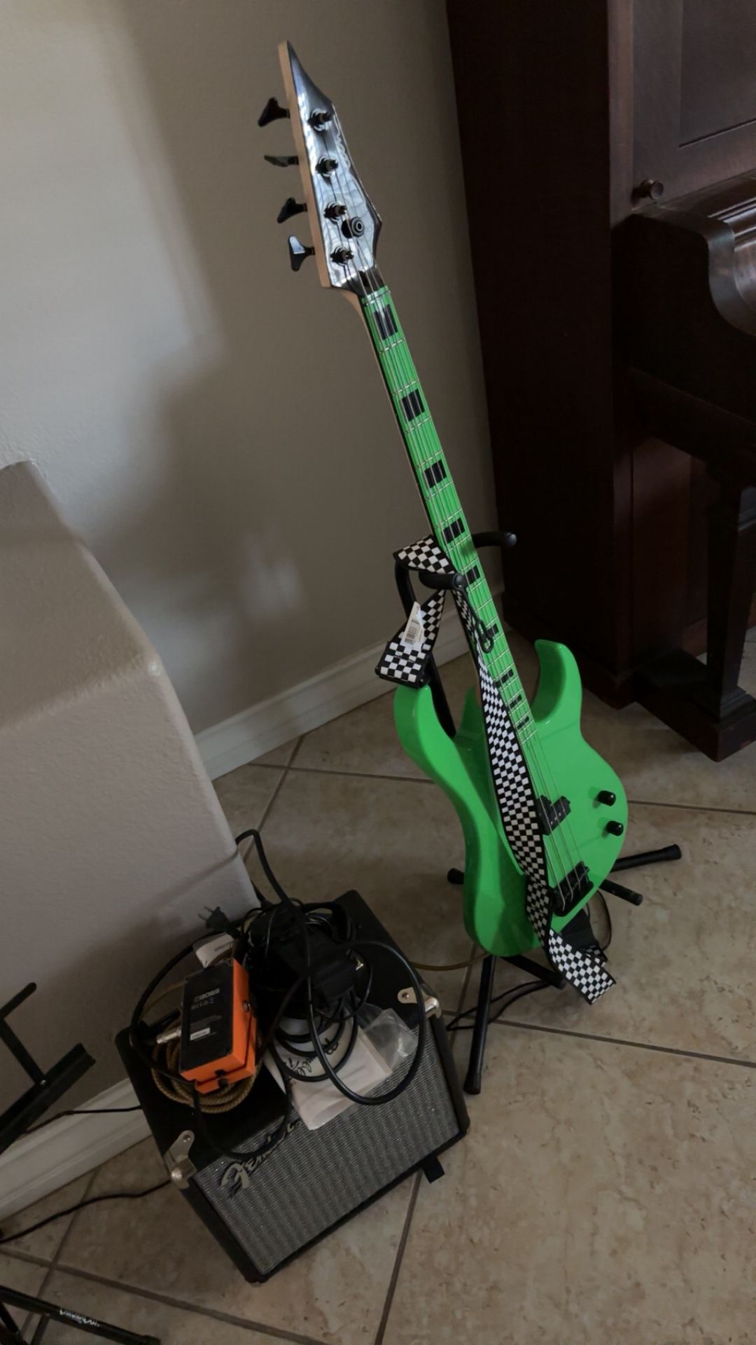 Dean Custom Zone 4-String Bass Guitar W/ Amp & Distorter