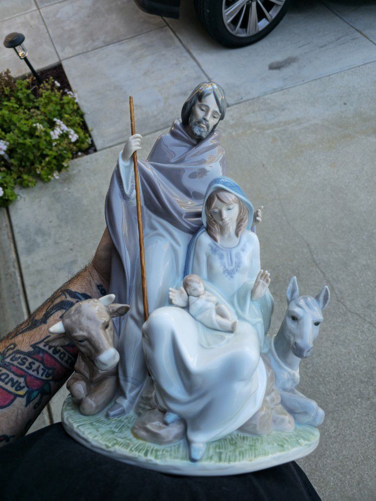 Lladro  1992 "Joyful Event " Nativity Large Glazed Figurine No. 6008 Mint Condition 