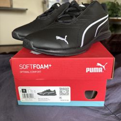 Womens  Puma Soft Foam Shoes. Size 7