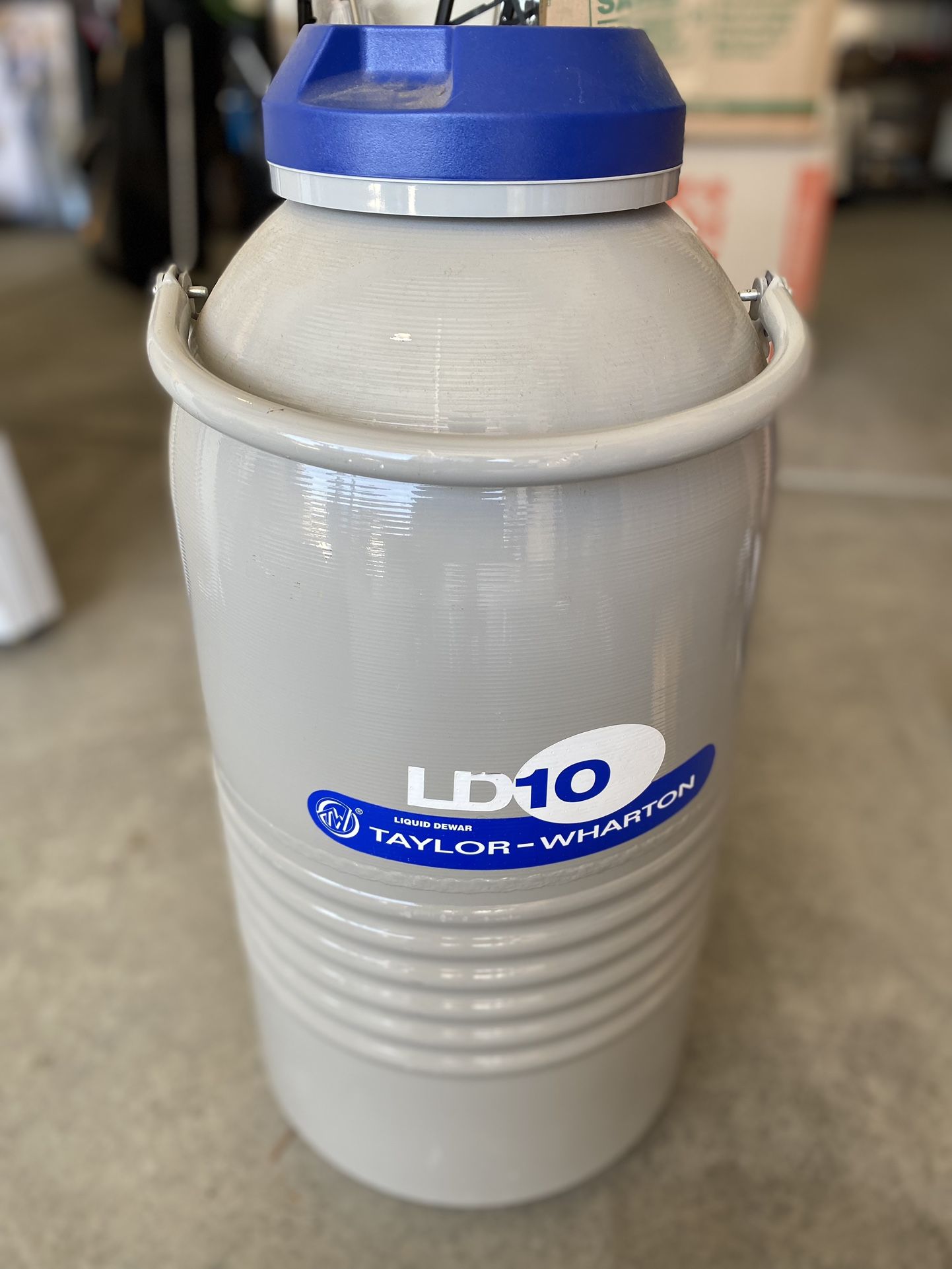 Liquid Nitrogen Tank