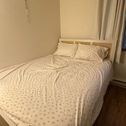 🌿 Rattan Queen Bed Frame – $200 (practically New, Bought It 2 Months Ago)