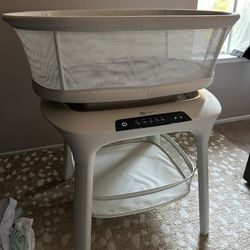 4 Moms Bassinet With Basket 