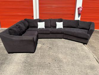 Big Ashley Furniture sectional Couch (Delivery Available)