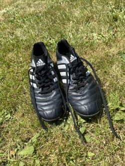 adidas indoor soccer cleats Size 13