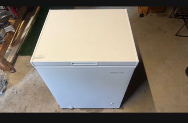 BOX Freezer Insignia 5.0 cu ft .Located in Valencia .