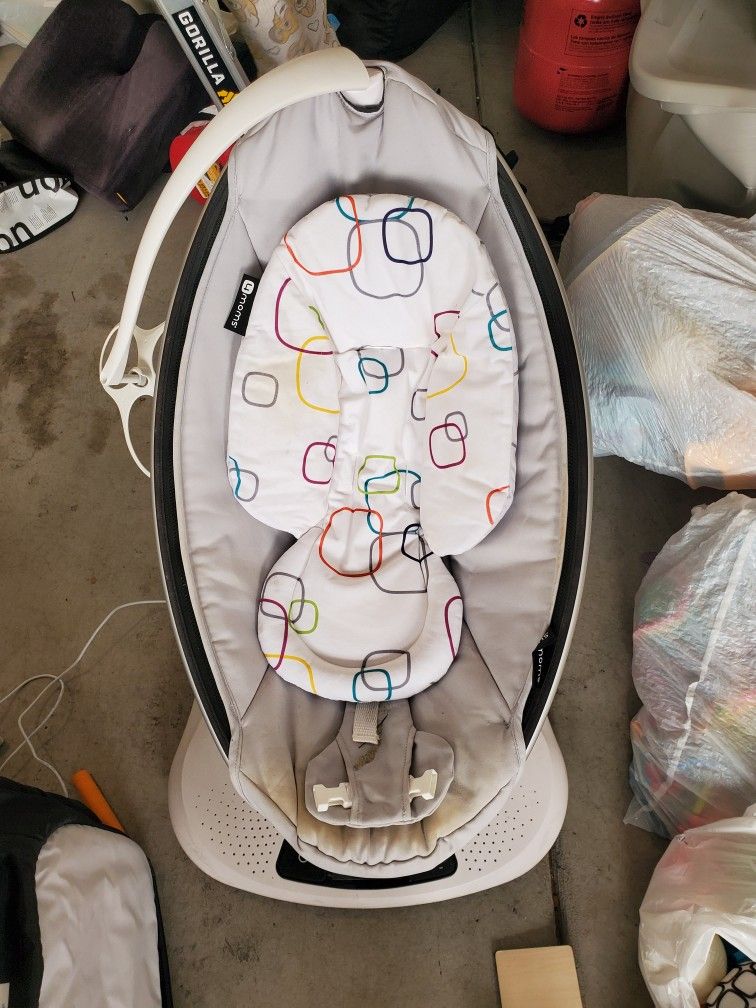 4moms mamaRoo multi-motion baby swing!