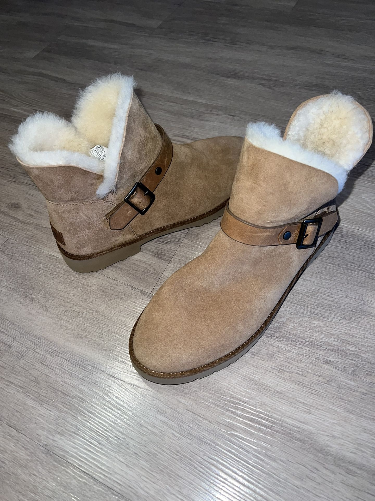 UGG Romley Short Buckle Boots Womens Sz 9.5