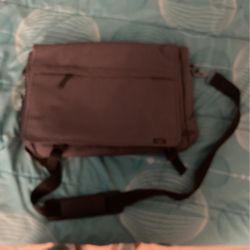 Small Gucci messenger Bag With Covering for Sale in Miramar, FL - OfferUp