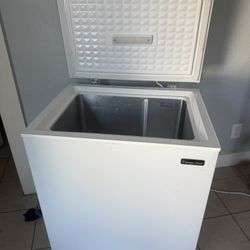 Magic Chef 5.0 Cu.ft chest freezer 