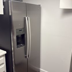 GE FRIDGE, SILVER W/ WATER AND ICE DISPENSER… WILLING TO NEGOTIATE ON PRICING