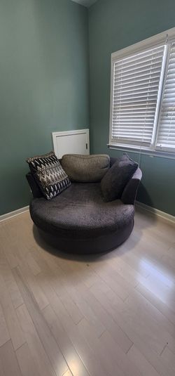 Skyline Park Gray Swivel Chair w Accent Pillows for Sale in Atlanta GA OfferUp