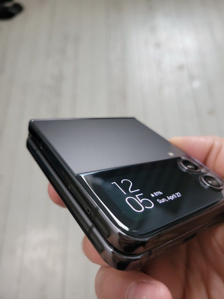 Samsung Galaxy Z Flip 4 - Black (Unlocked)