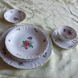 Chine Dishes Serving Of 8