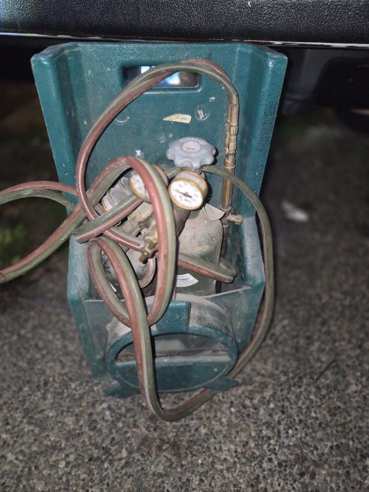 Welding cart with portable tanks