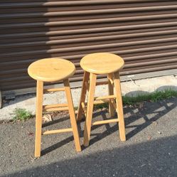 2 Stools 