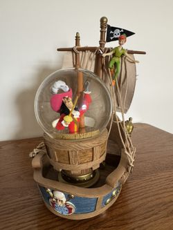 Disney Peter Pan Snowglobe