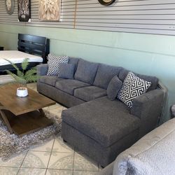 Grey Sectional With Ottoman. ‼️new In Stock ‼️