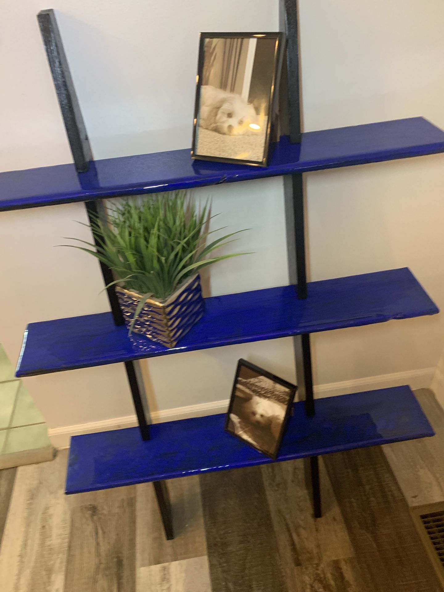 Display Stand For Pics, Plants, Bottles Etc…