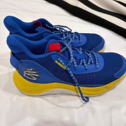 Curry Basketball Shoes - Men’s 8.5 Perfect Condition 
