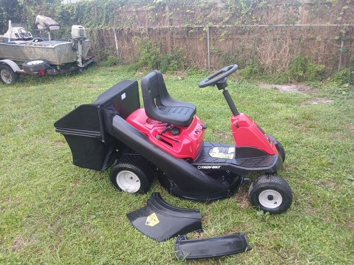 Troy-Bilt TB30R Riding Lawn Mower