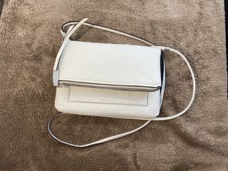 THE URBANE CROSSBODY BAG IN PEBBLE LEATHER (COACH F28121)