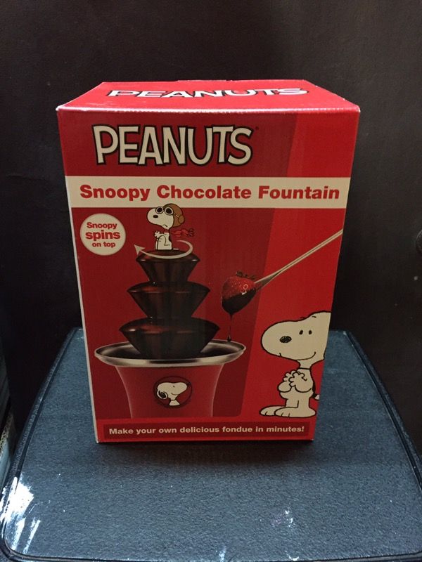 Brand new snoopy chocolate fountain