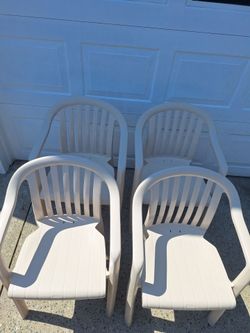 4 stackable chairs