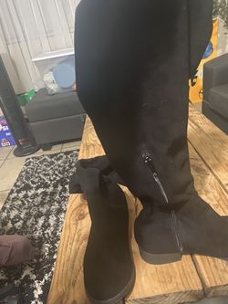 Women Boots Size 8.5w