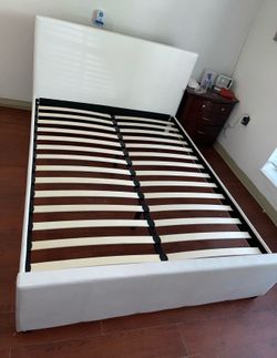 Nuevo en la caja cama full y Entrega gratis