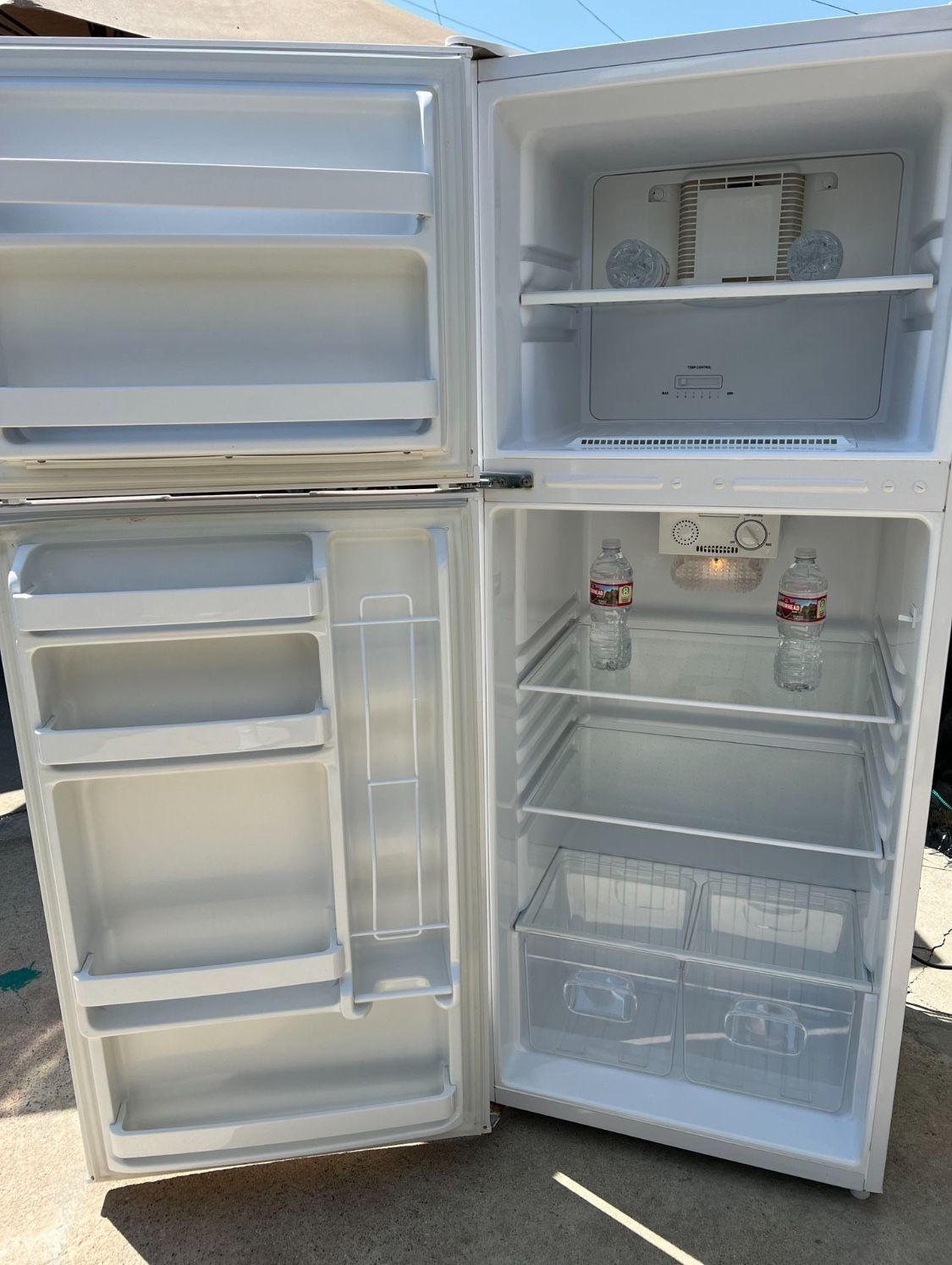 AVANTI Refrigerator – Perfect Space Saver – Only $190