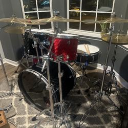 Ludwig Black And Red Fur 5 Piece Drum Set 