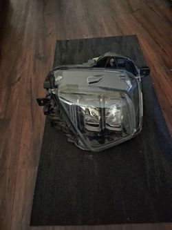 2022 / 2024 Hyundai  Tucson headlight right oem